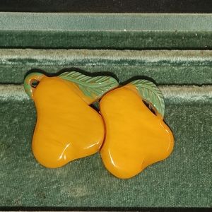 Vintage Bakalite Pear Shape Buckle in Goldenrod Yellow.